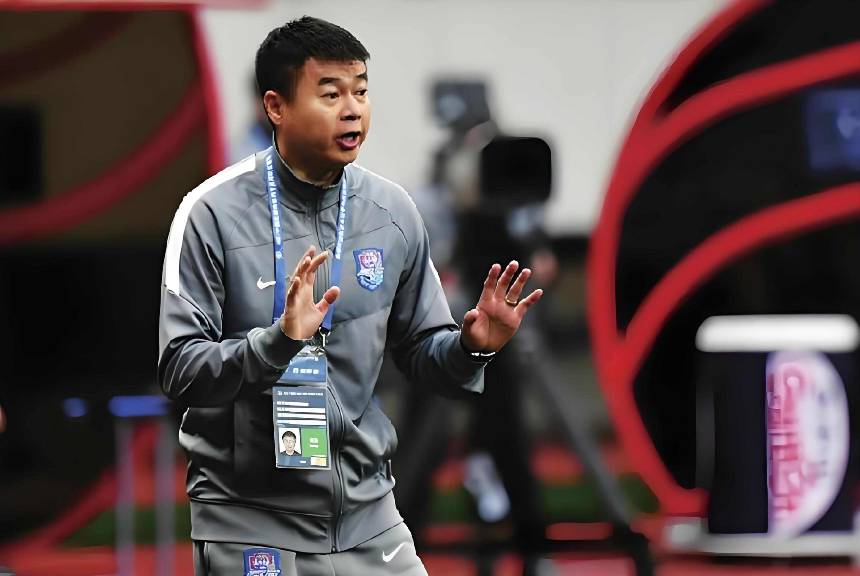 冲刺阶段荷甲焦点战，上海久事造点机会，引发热议，临场指挥获称赞 -竞技宝入口